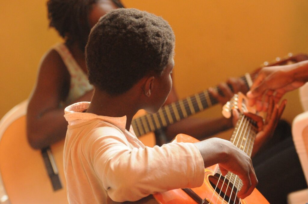 guitar, africa, black-435094.jpg